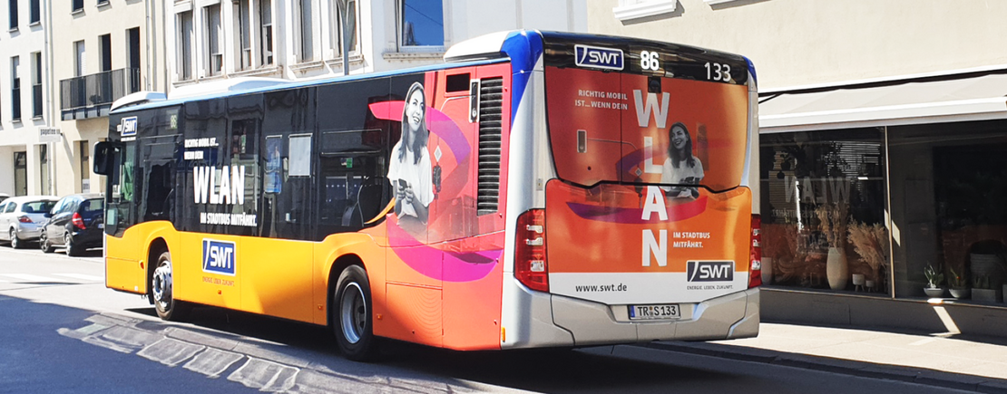 SWT Bus mit Werbung